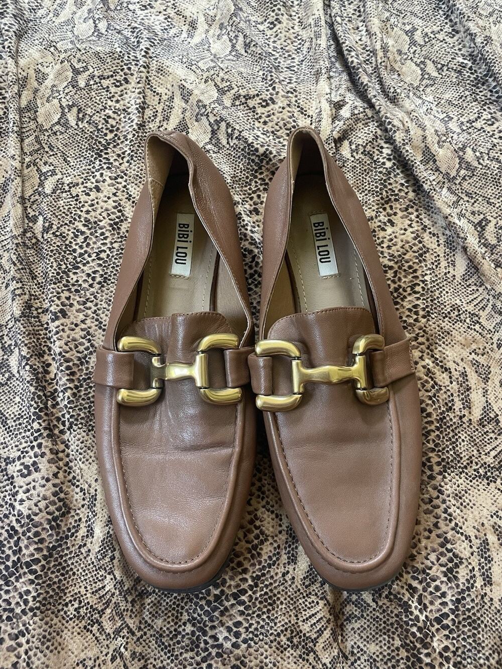 Anthropologie Bibi Lou Zagreb Loafers Beige Leather Gold Horsebit Size US 9/EU40
